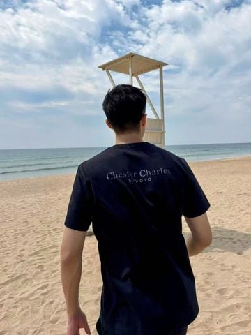  Áo phông đen - chữ C.C studio lưng 