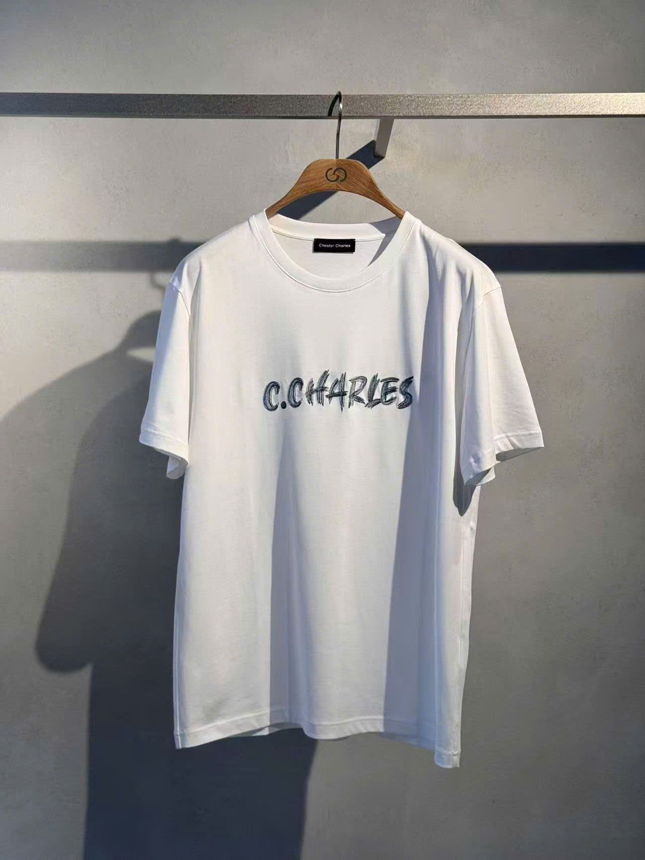  Áo phông trắng Chữ thêu ngực 