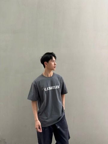  1.Áo phông xám nâu -chữ C.Charles trắng 