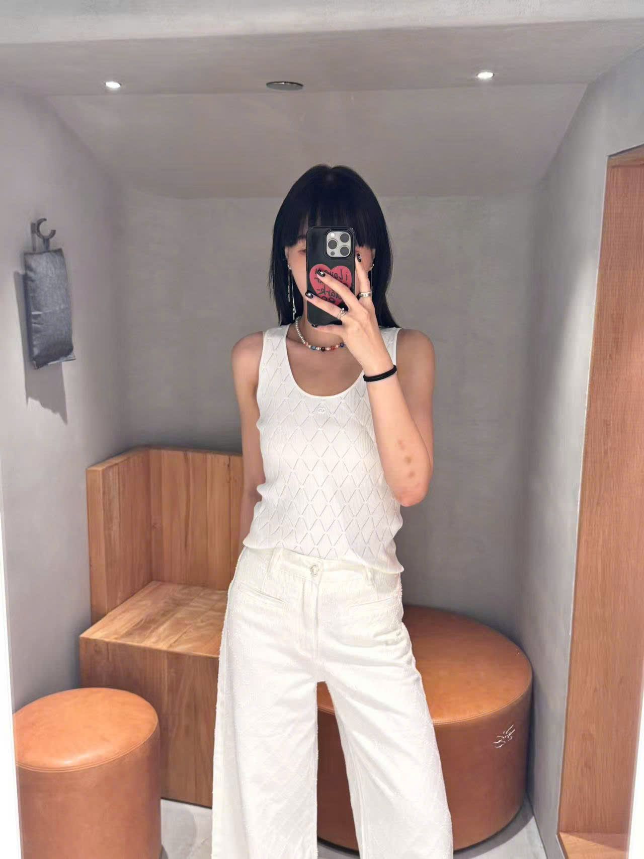  Áo tanktop trắng -họa tiết hình thoi 