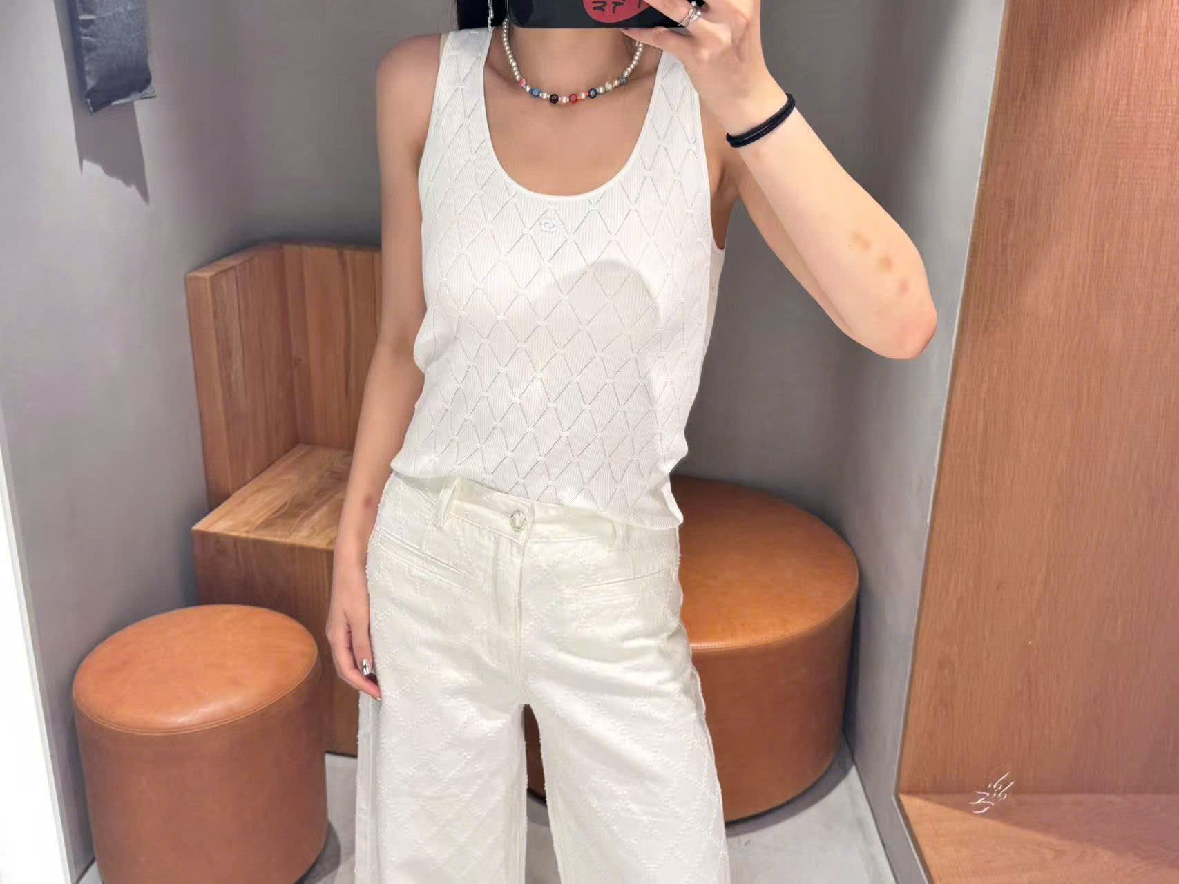  Áo tanktop trắng -họa tiết hình thoi 