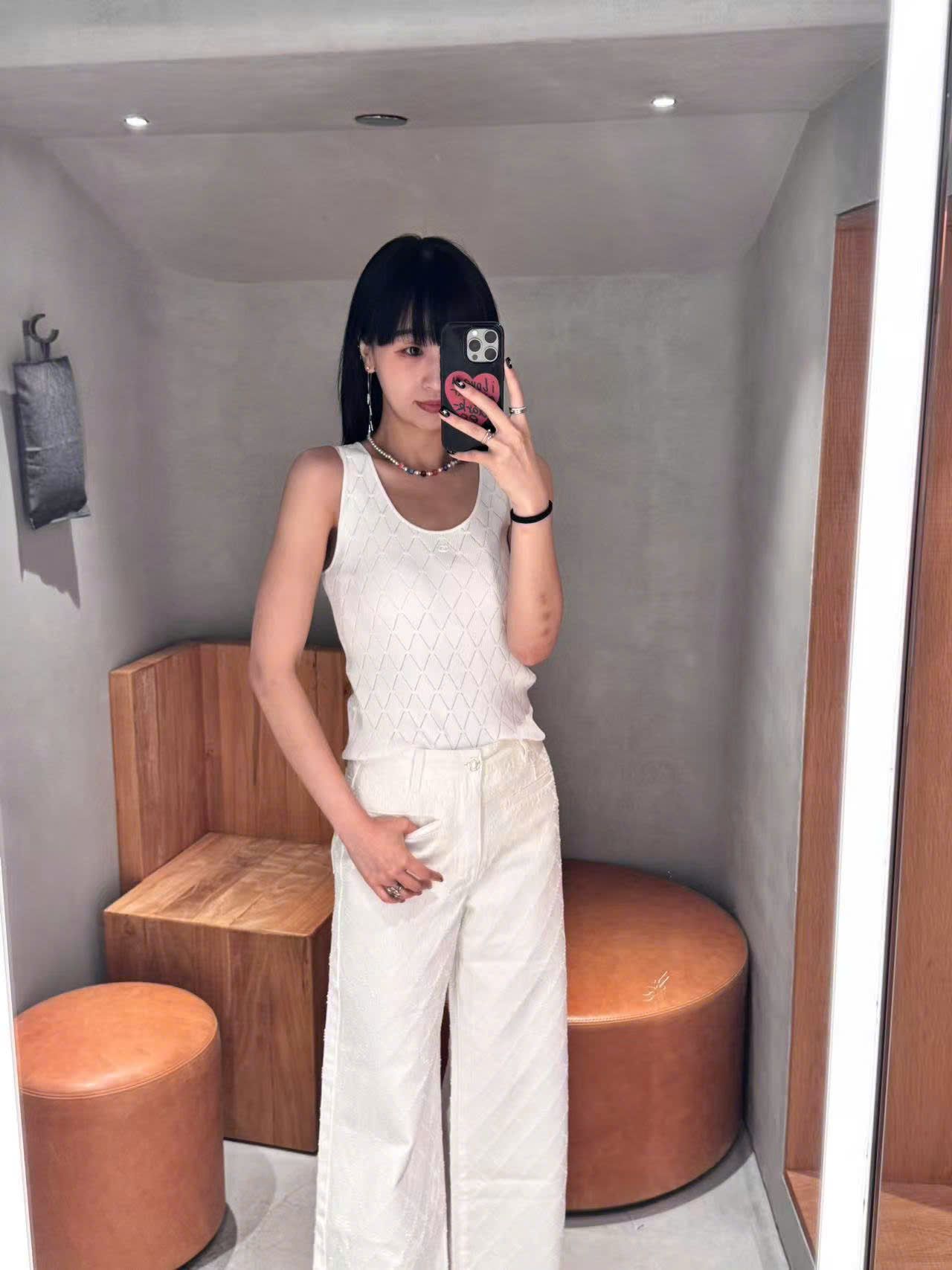  Áo tanktop trắng -họa tiết hình thoi 