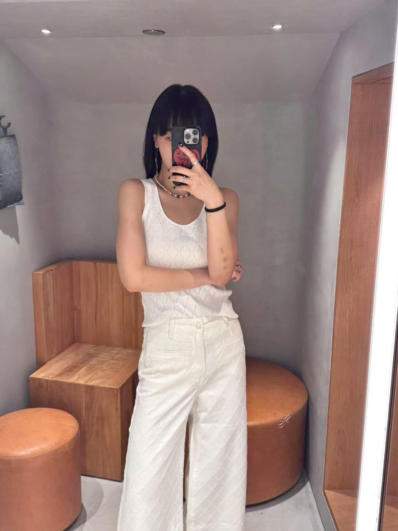  Áo tanktop trắng -họa tiết hình thoi 