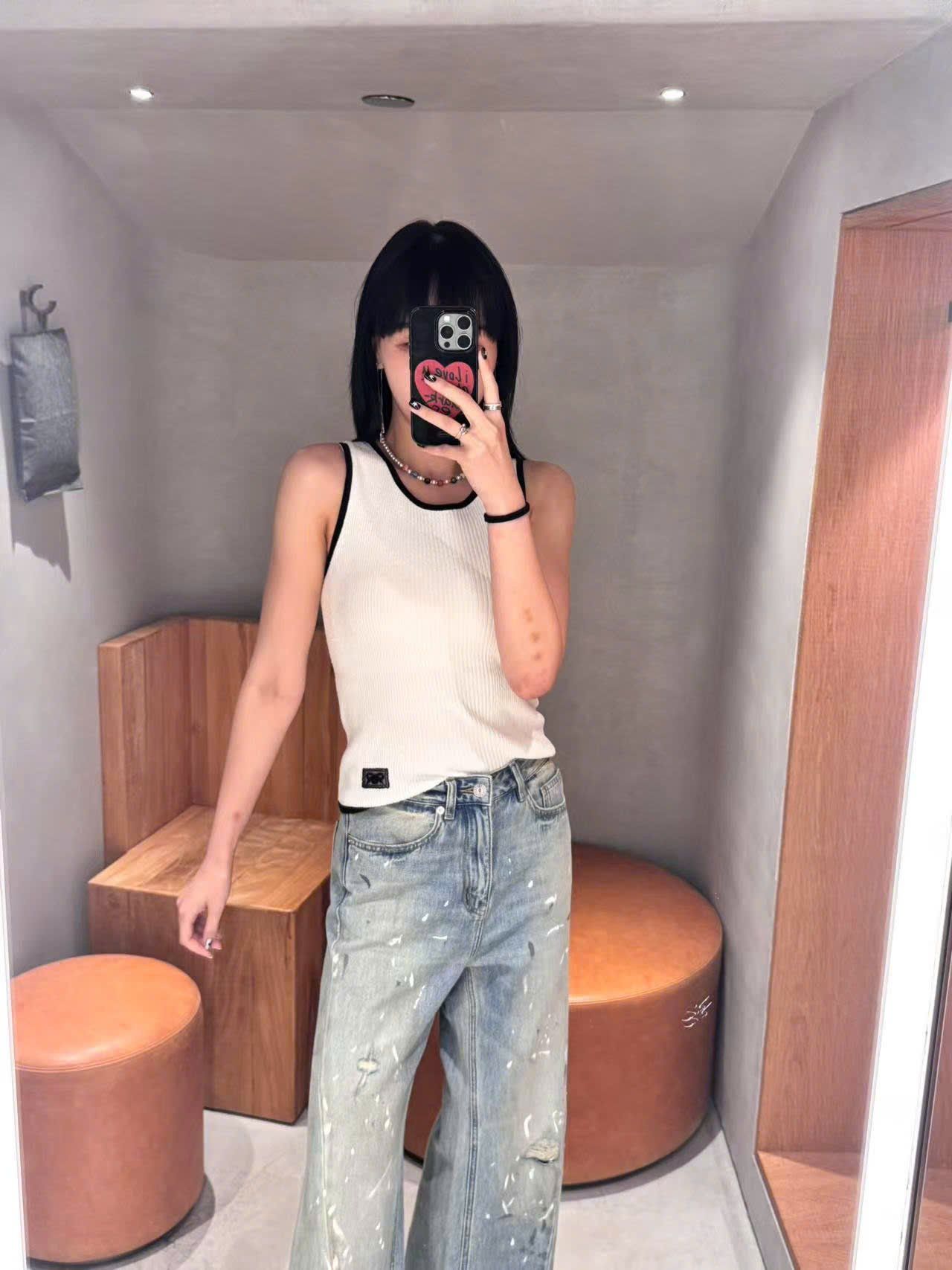  8.Quần Jean ly chéo , vẩy sơn 