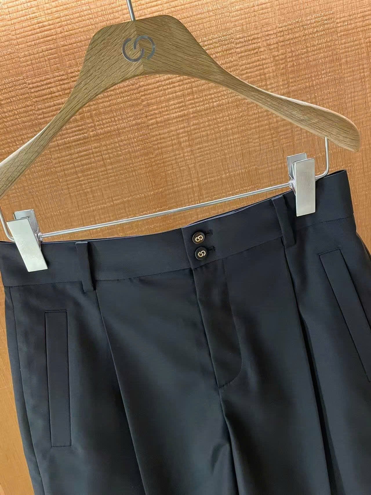  4.Quần sooc vải ngố đen lưng cao 