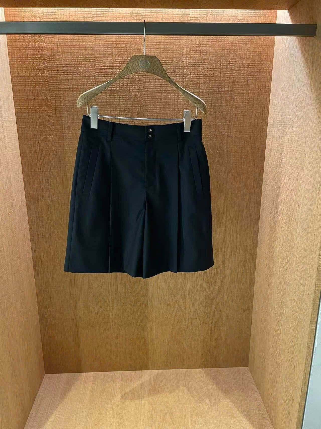  4.Quần sooc vải ngố đen lưng cao 