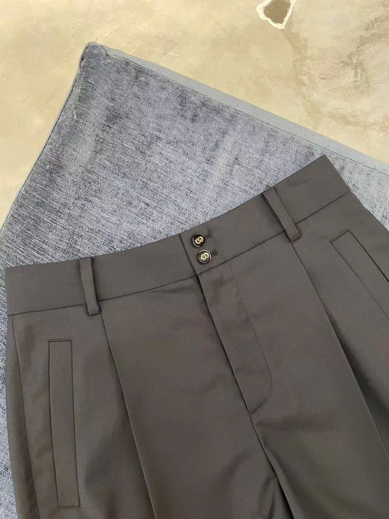  4.Quần sooc vải ngố đen lưng cao 