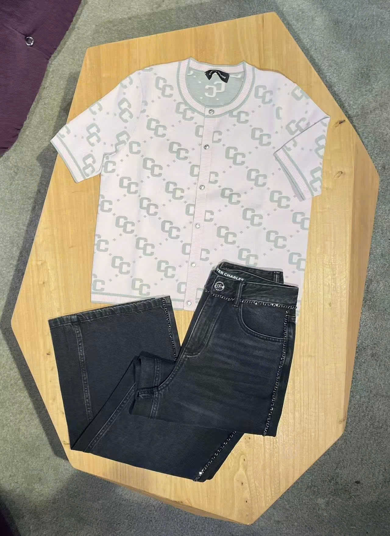  14.Áo CDG hồng ngắn tay full logo CC xám 