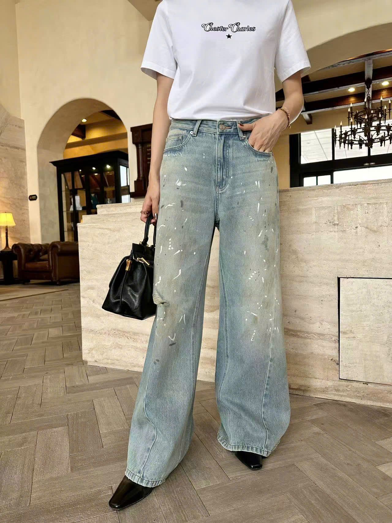  Áo phông trắng chữ + sao nhỏ 