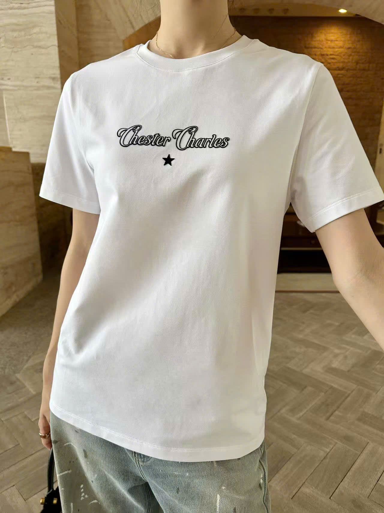  Áo phông trắng chữ + sao nhỏ 