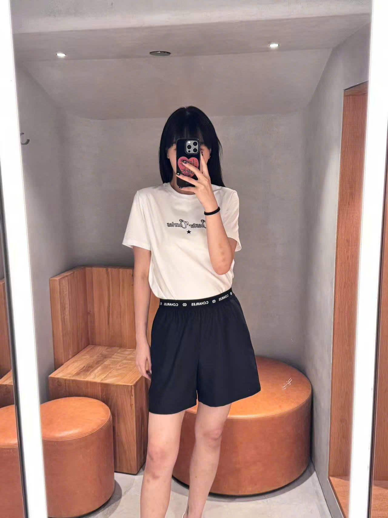  Áo phông trắng chữ + sao nhỏ 