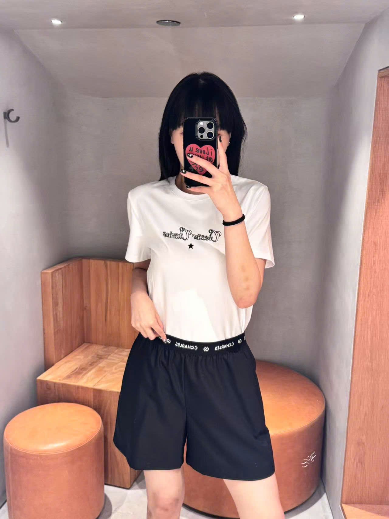  Áo phông trắng chữ + sao nhỏ 