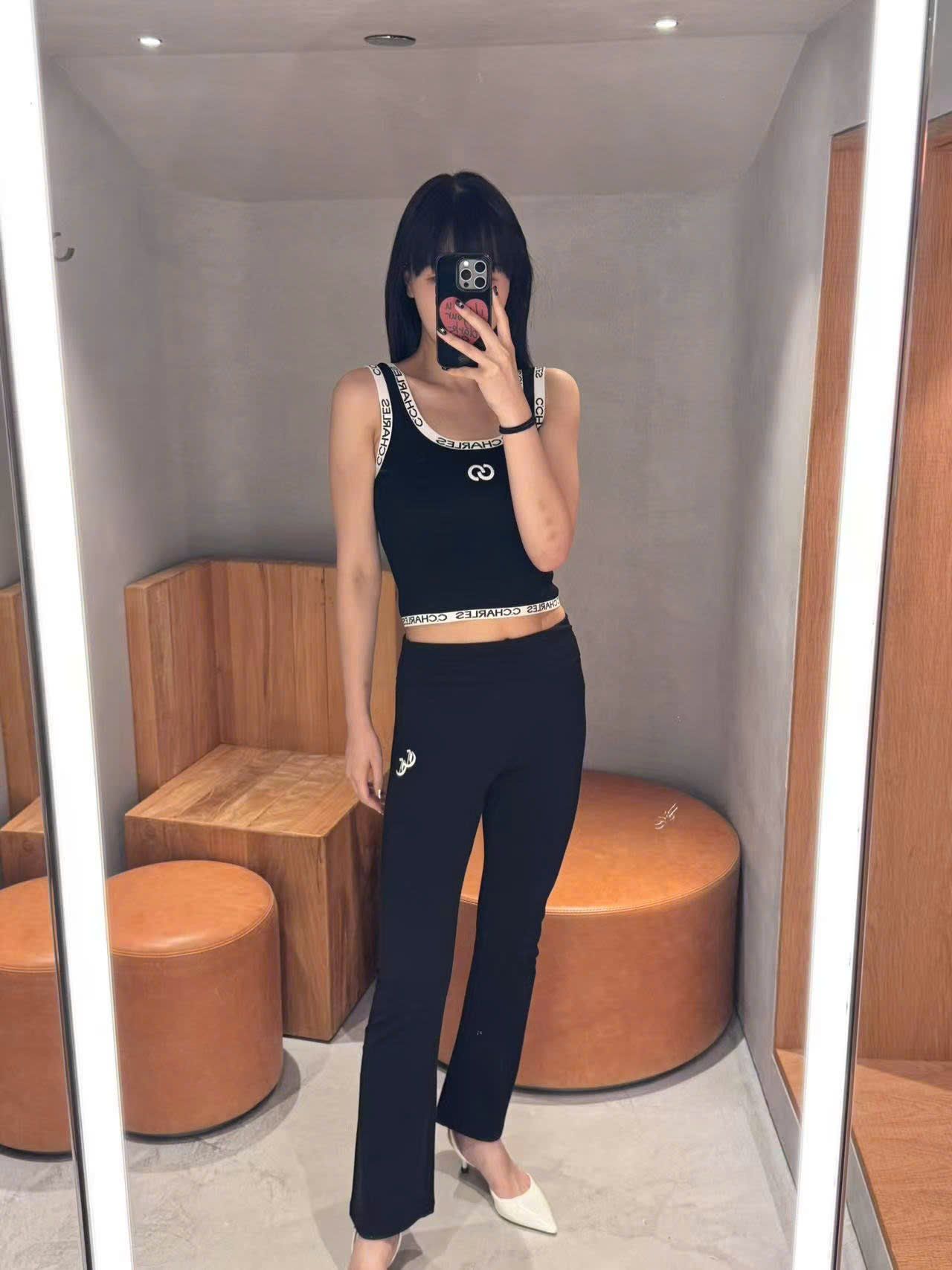  5.Quần legging đen dài logo CC lồng 