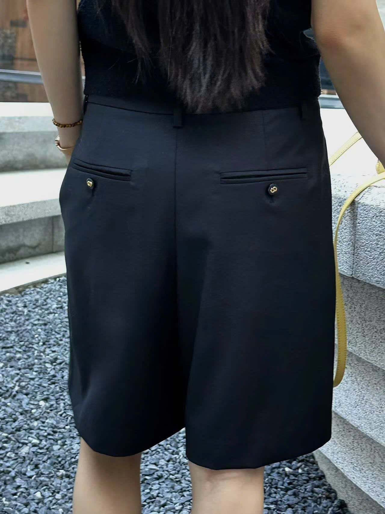  4.Quần sooc vải ngố đen lưng cao 