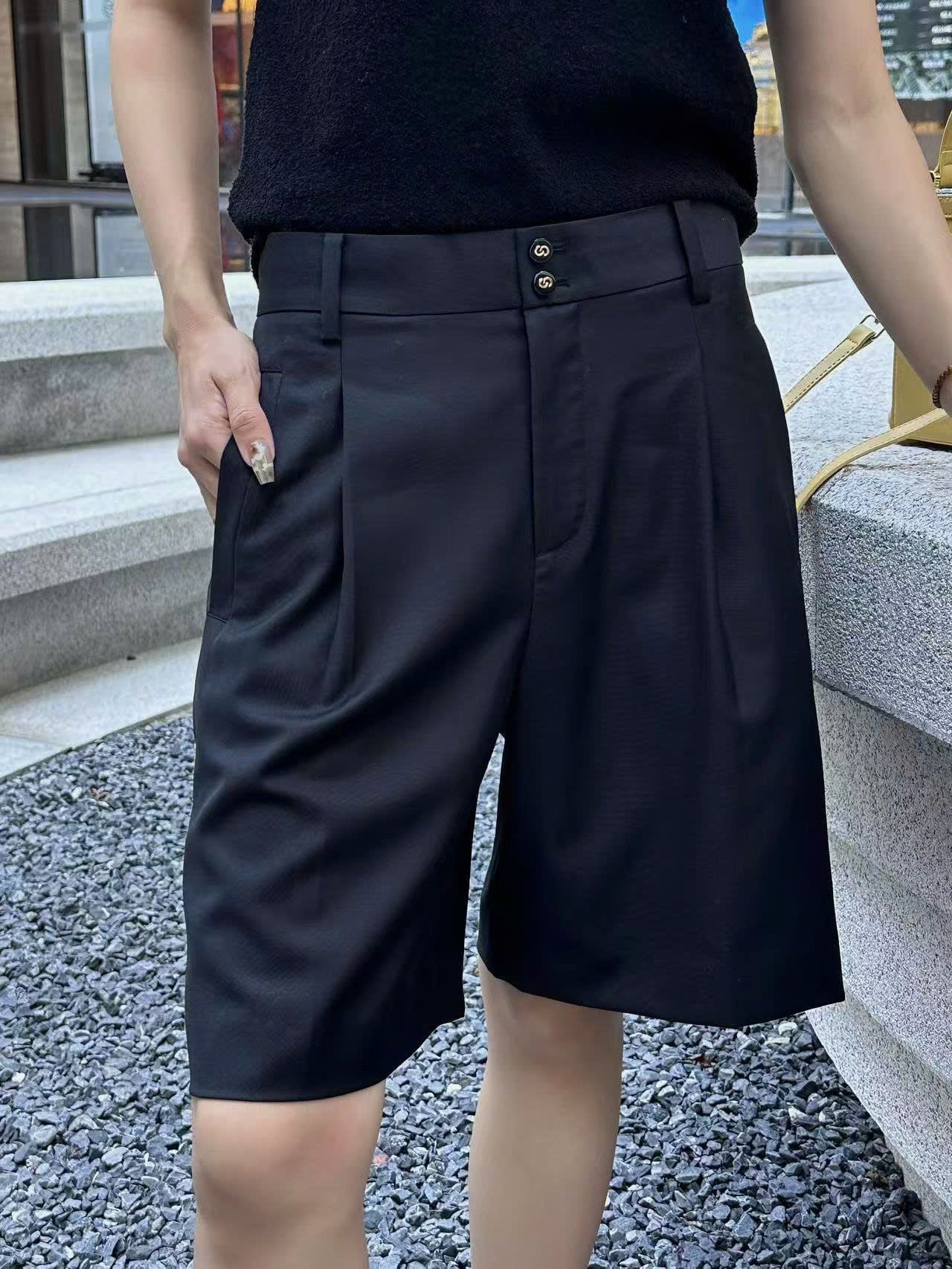  4.Quần sooc vải ngố đen lưng cao 