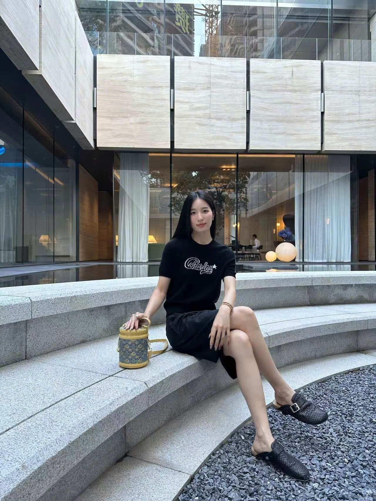  4.Quần sooc vải ngố đen lưng cao 