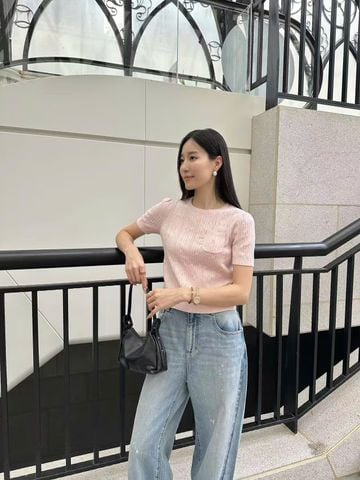  3.Áo hồng baby, vân sọc túi gấu 1 bên 