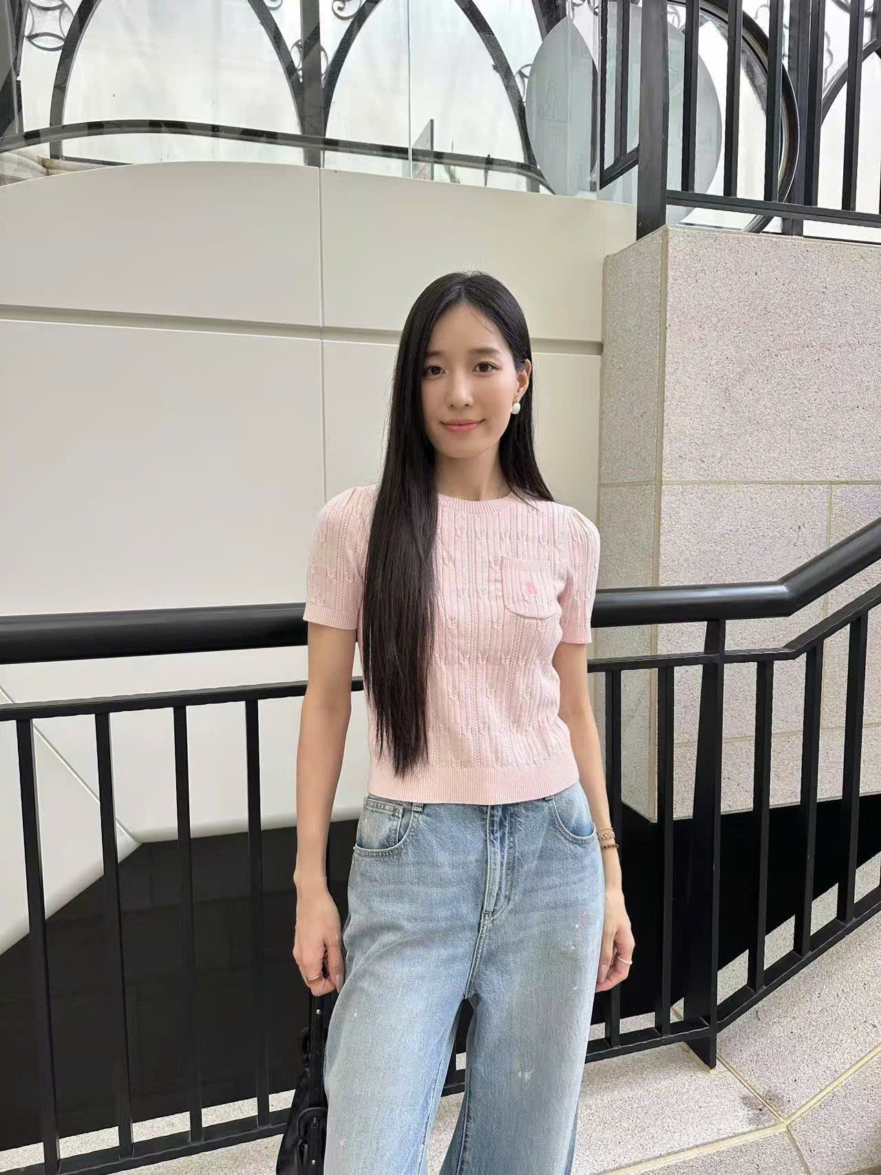  3.Áo hồng baby, vân sọc túi gấu 1 bên 