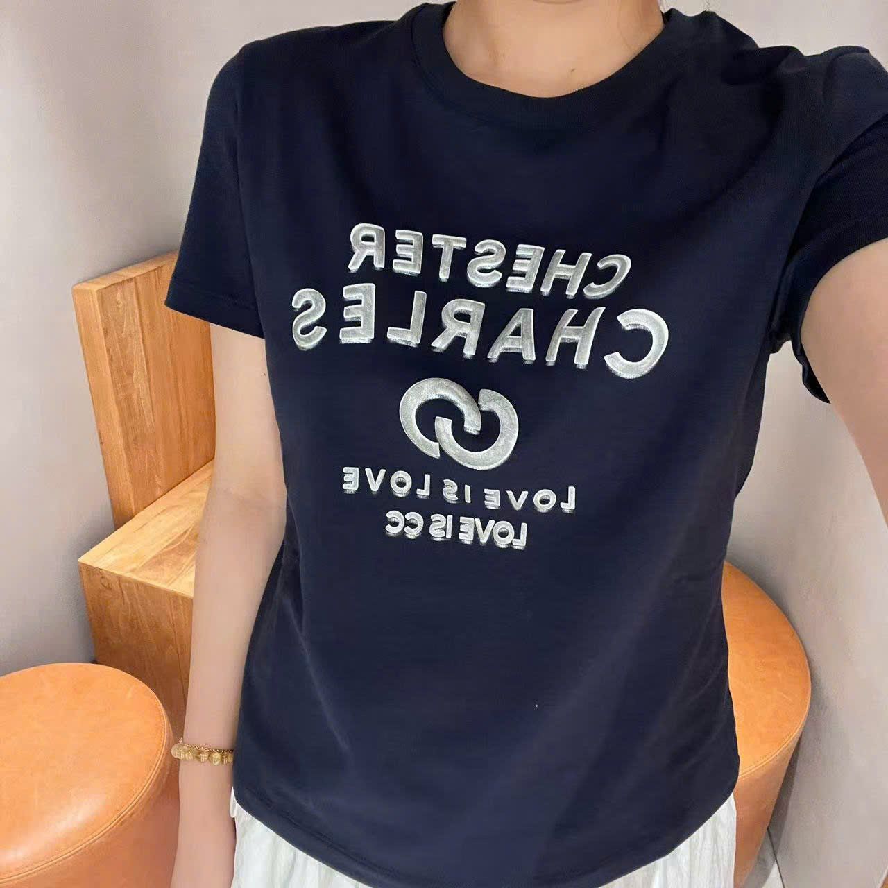  4.Áo phông Navy, Love is Love 