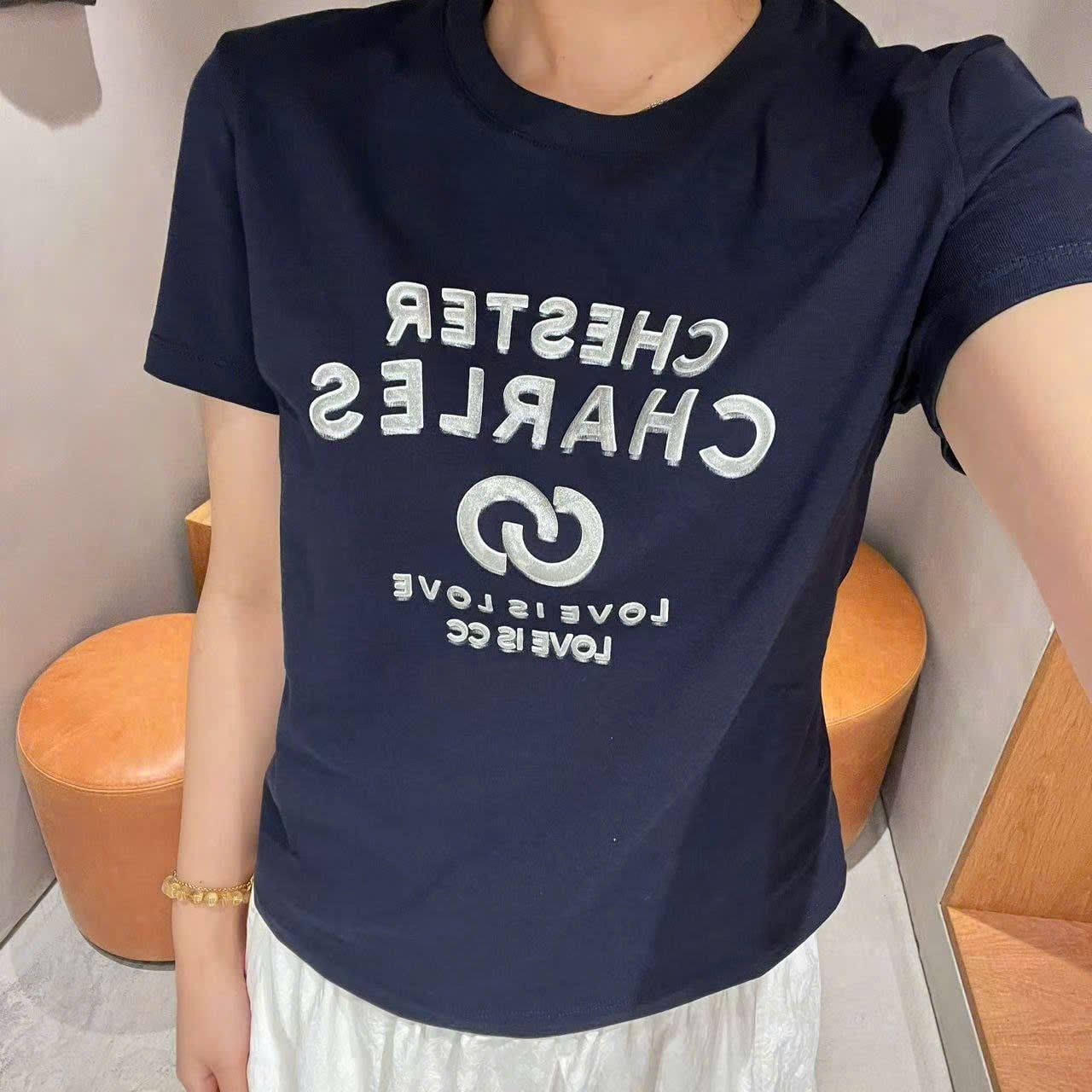  4.Áo phông Navy, Love is Love 