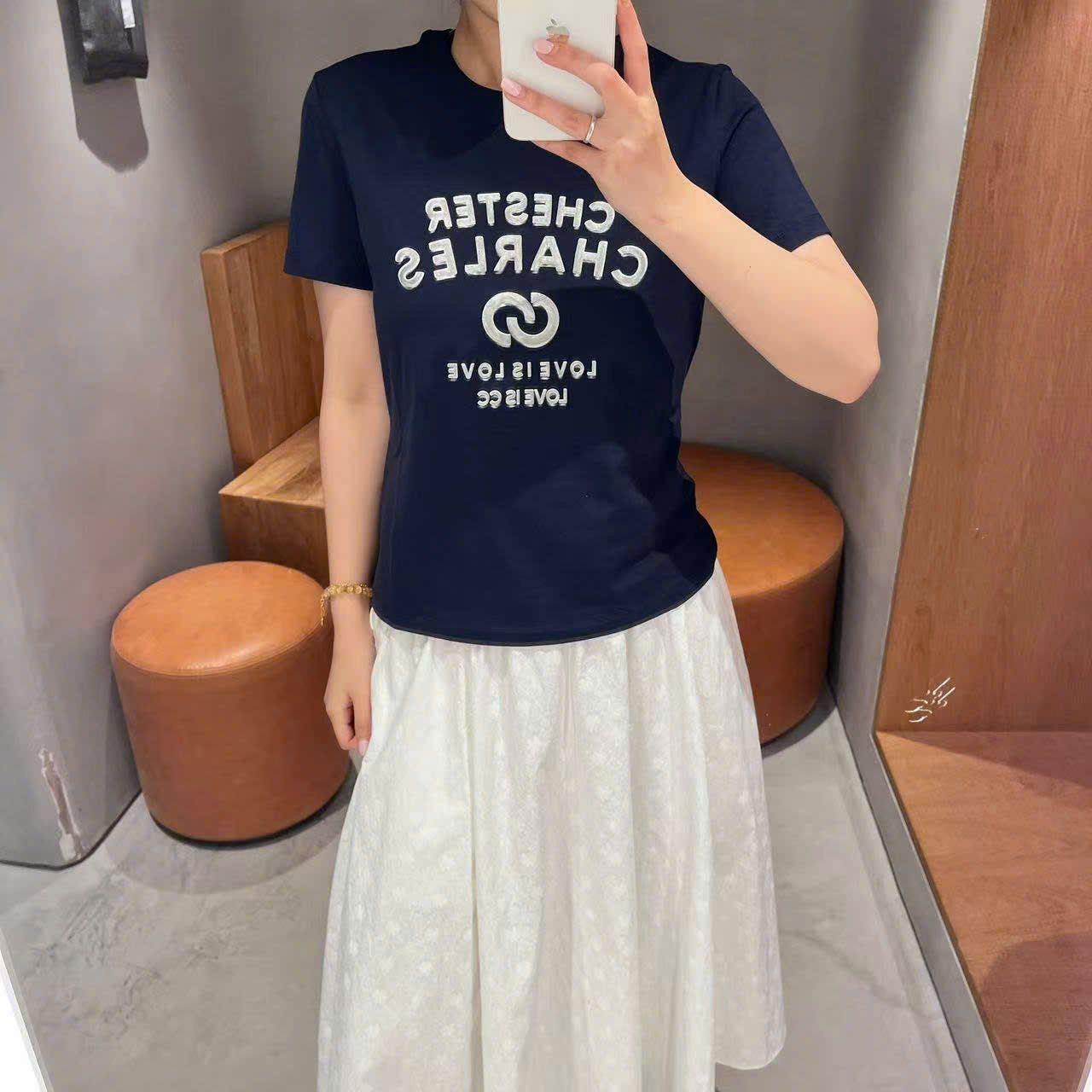  4.Áo phông Navy, Love is Love 