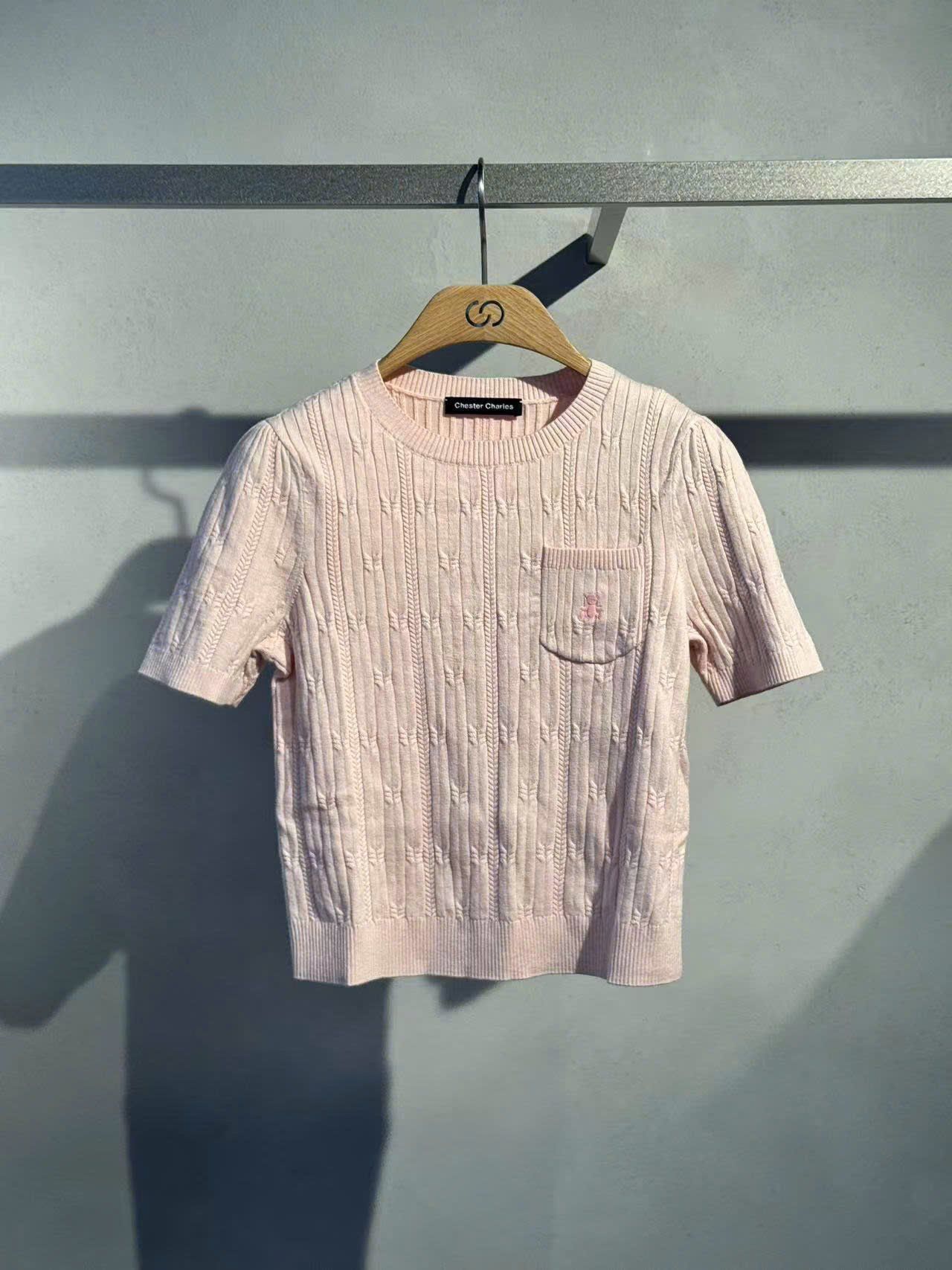  3.Áo hồng baby, vân sọc túi gấu 1 bên 