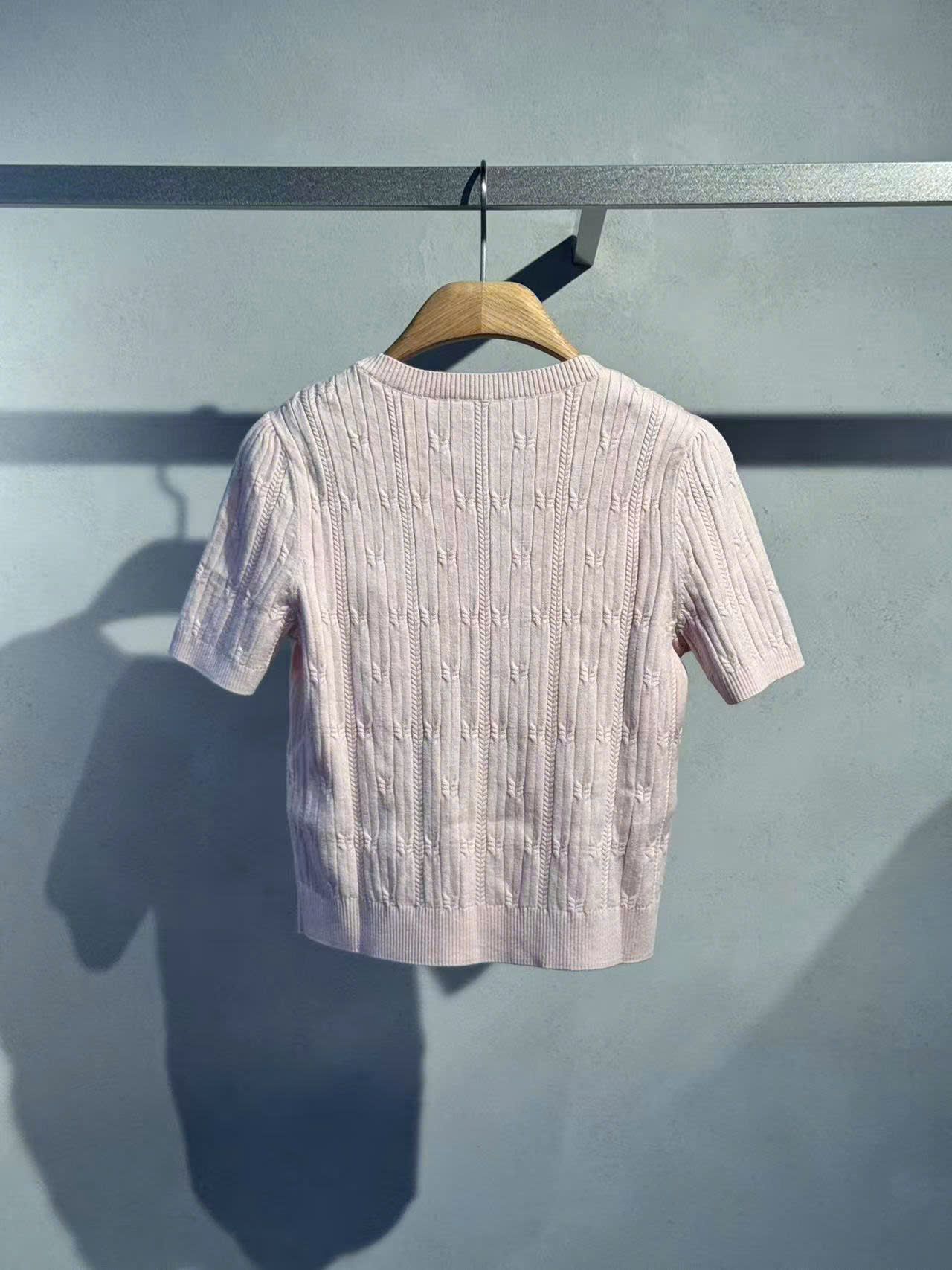  3.Áo hồng baby, vân sọc túi gấu 1 bên 