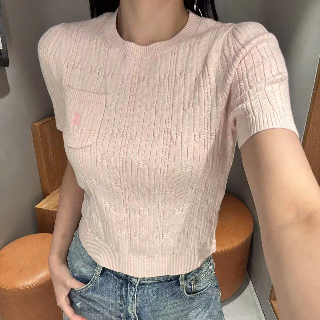  3.Áo hồng baby, vân sọc túi gấu 1 bên 