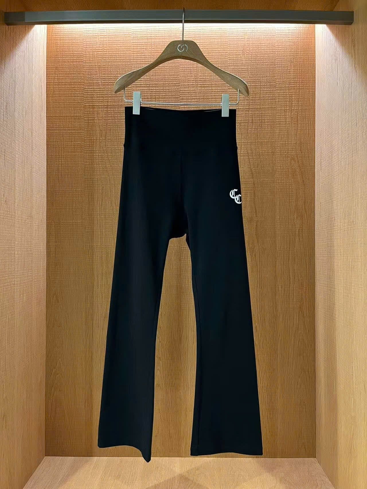  5.Quần legging đen dài logo CC lồng 