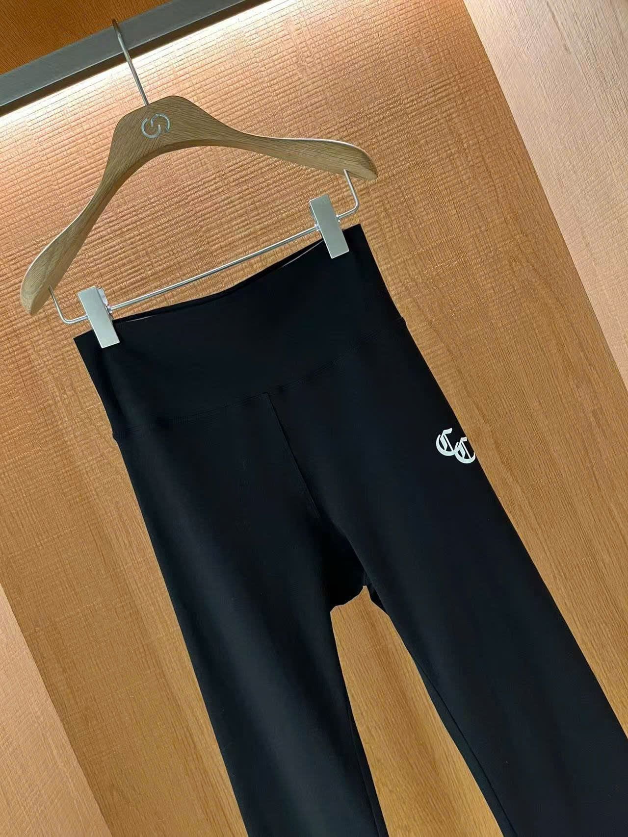  5.Quần legging đen dài logo CC lồng 