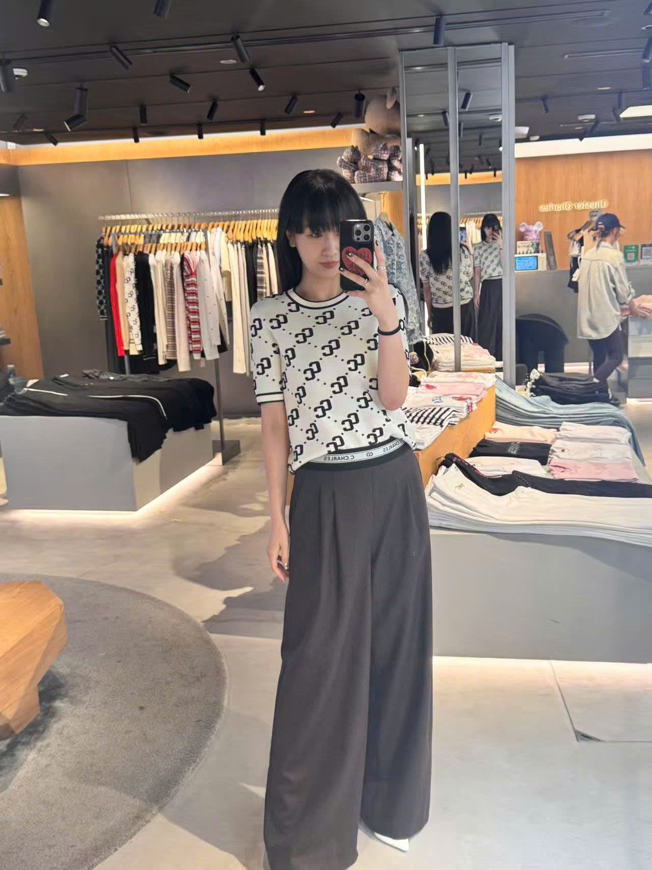  Áo trắng ngắn tay full logo 