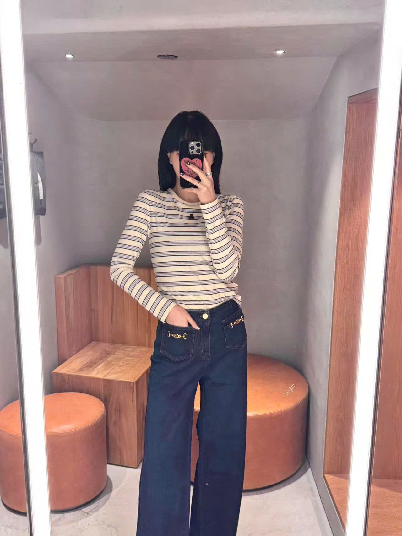  Áo thun kẻ ngang gấu đen nhỏ trước ngực 