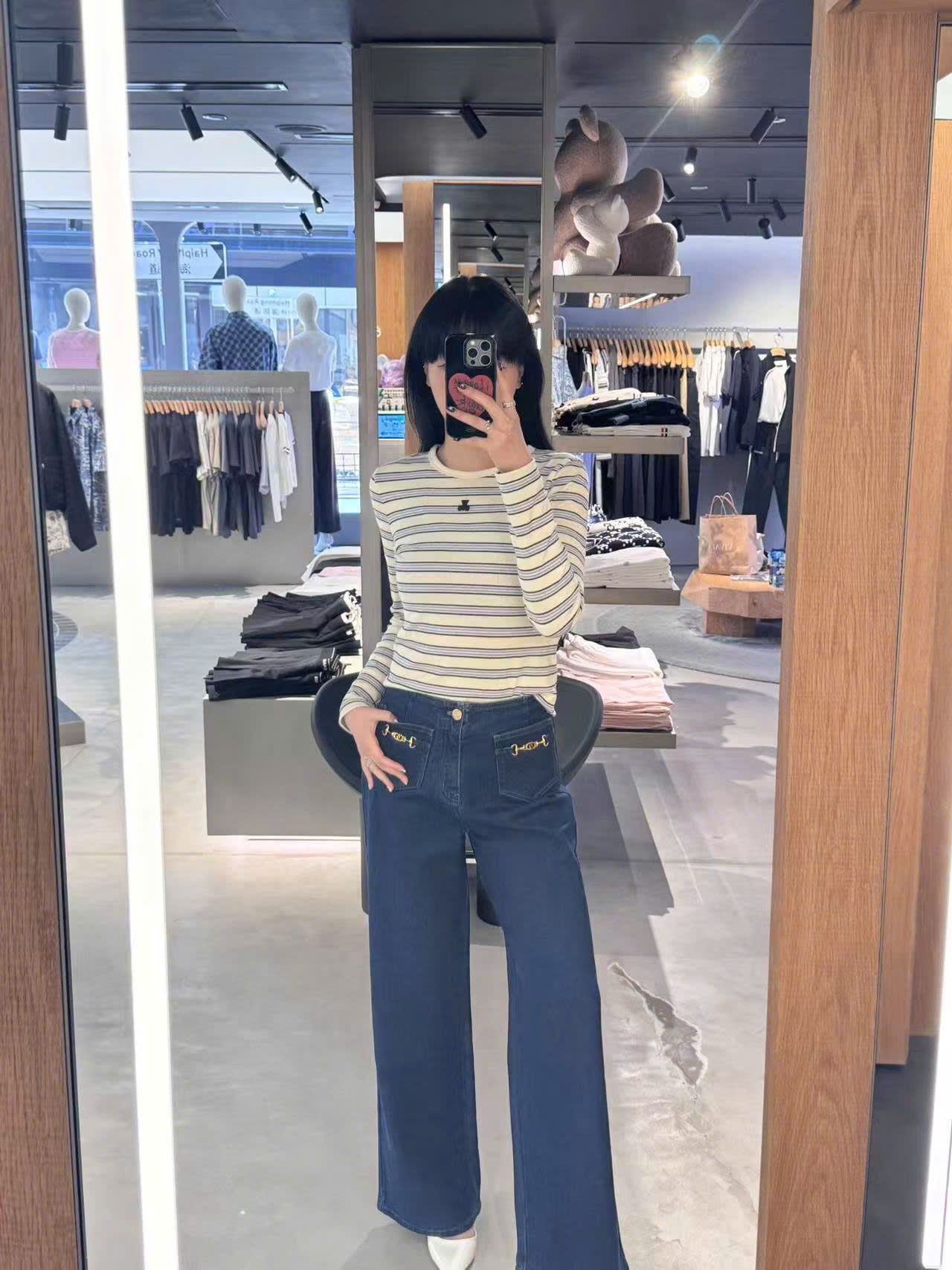  Áo thun kẻ ngang gấu đen nhỏ trước ngực 