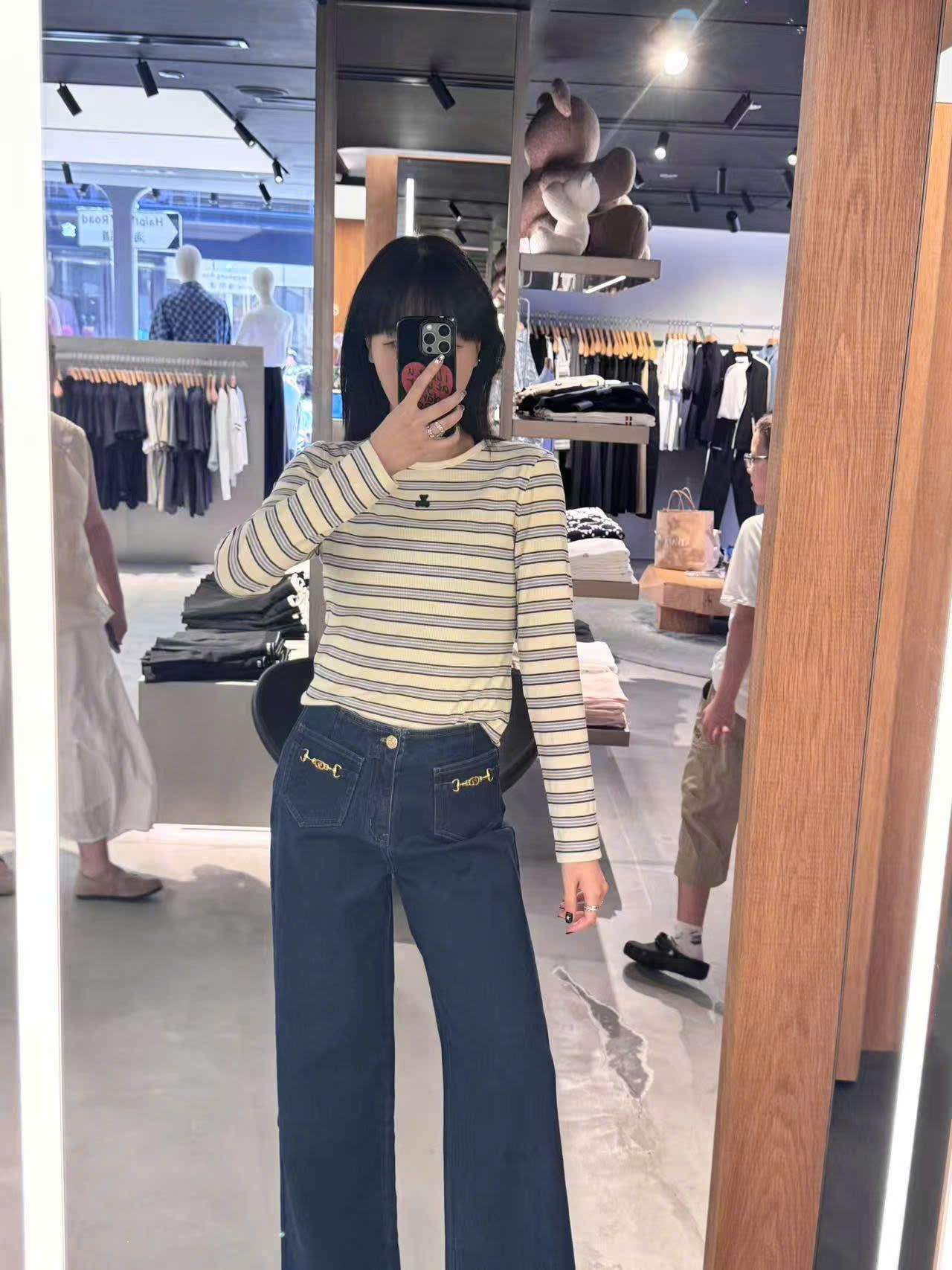  Áo thun kẻ ngang gấu đen nhỏ trước ngực 