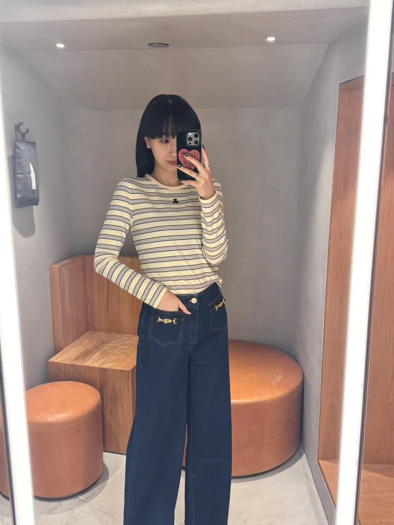  Áo thun kẻ ngang gấu đen nhỏ trước ngực 