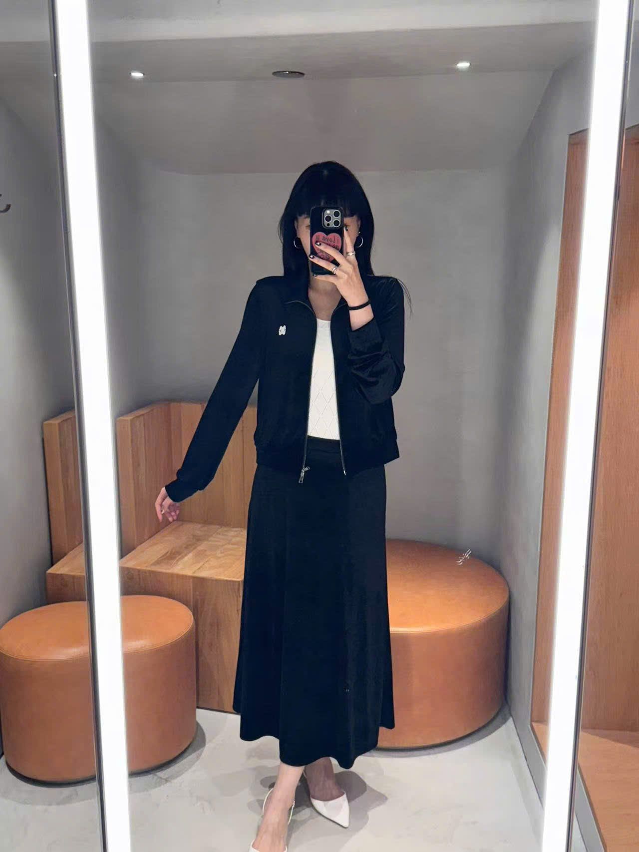  Bộ áo khoác nhung và chân váy nhung - Logo ngực trái set 