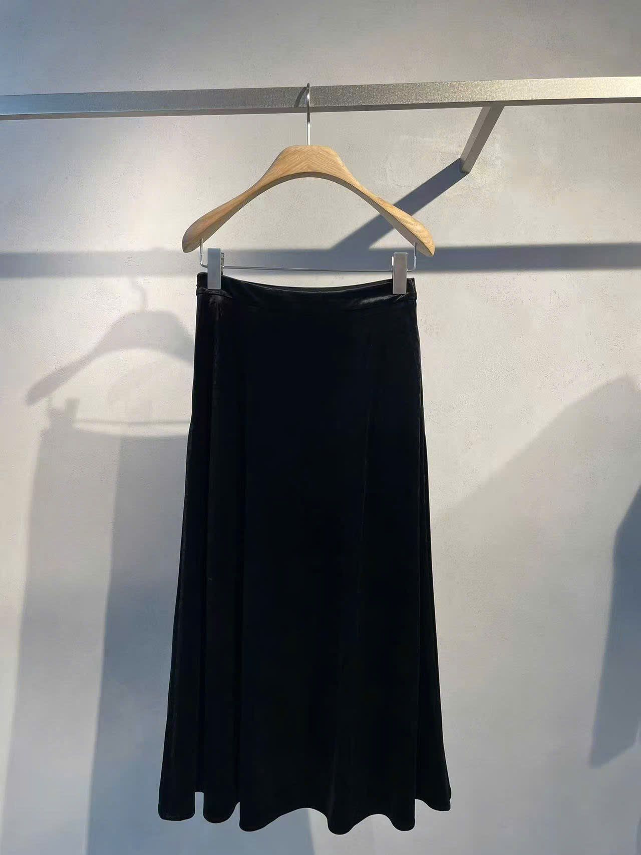  Bộ áo khoác nhung và chân váy nhung - Logo ngực trái set 