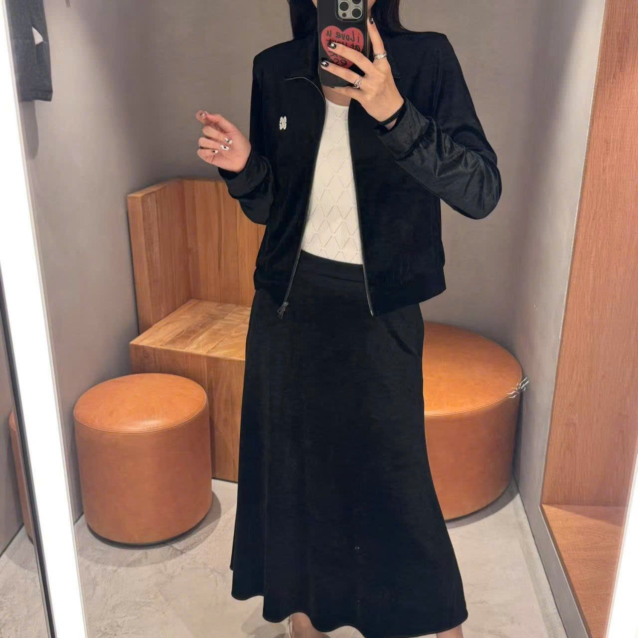  Bộ áo khoác nhung và chân váy nhung - Logo ngực trái set 