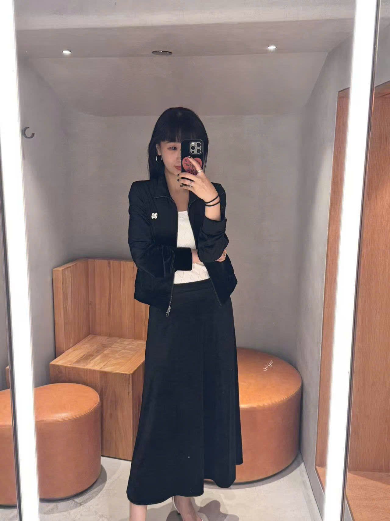  Bộ áo khoác nhung và chân váy nhung - Logo ngực trái set 