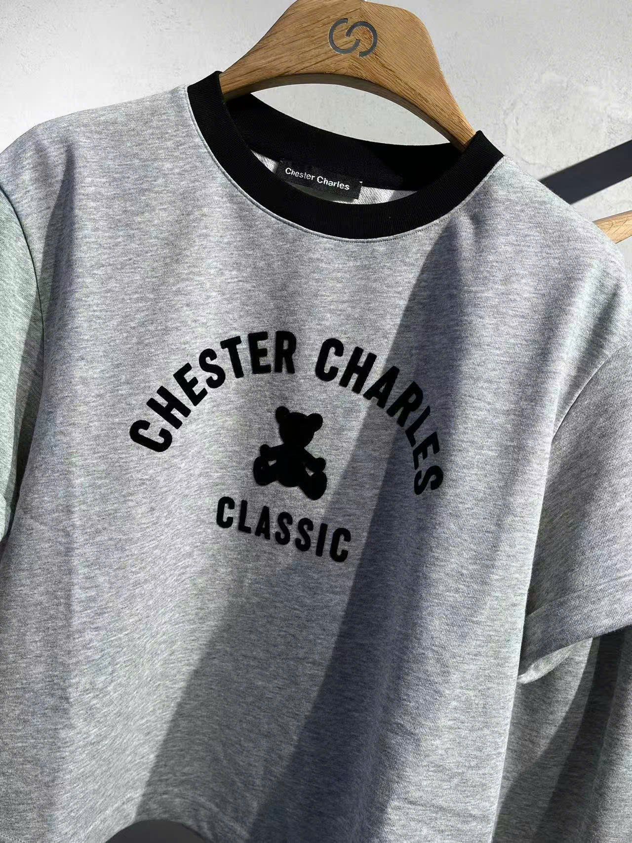  1.Bộ áo thun xám, cổ viền đen và quần sooc gấu đen set 