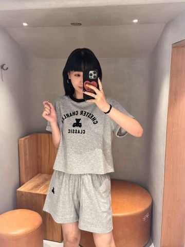  1.Bộ áo thun xám, cổ viền đen và quần sooc gấu đen set 