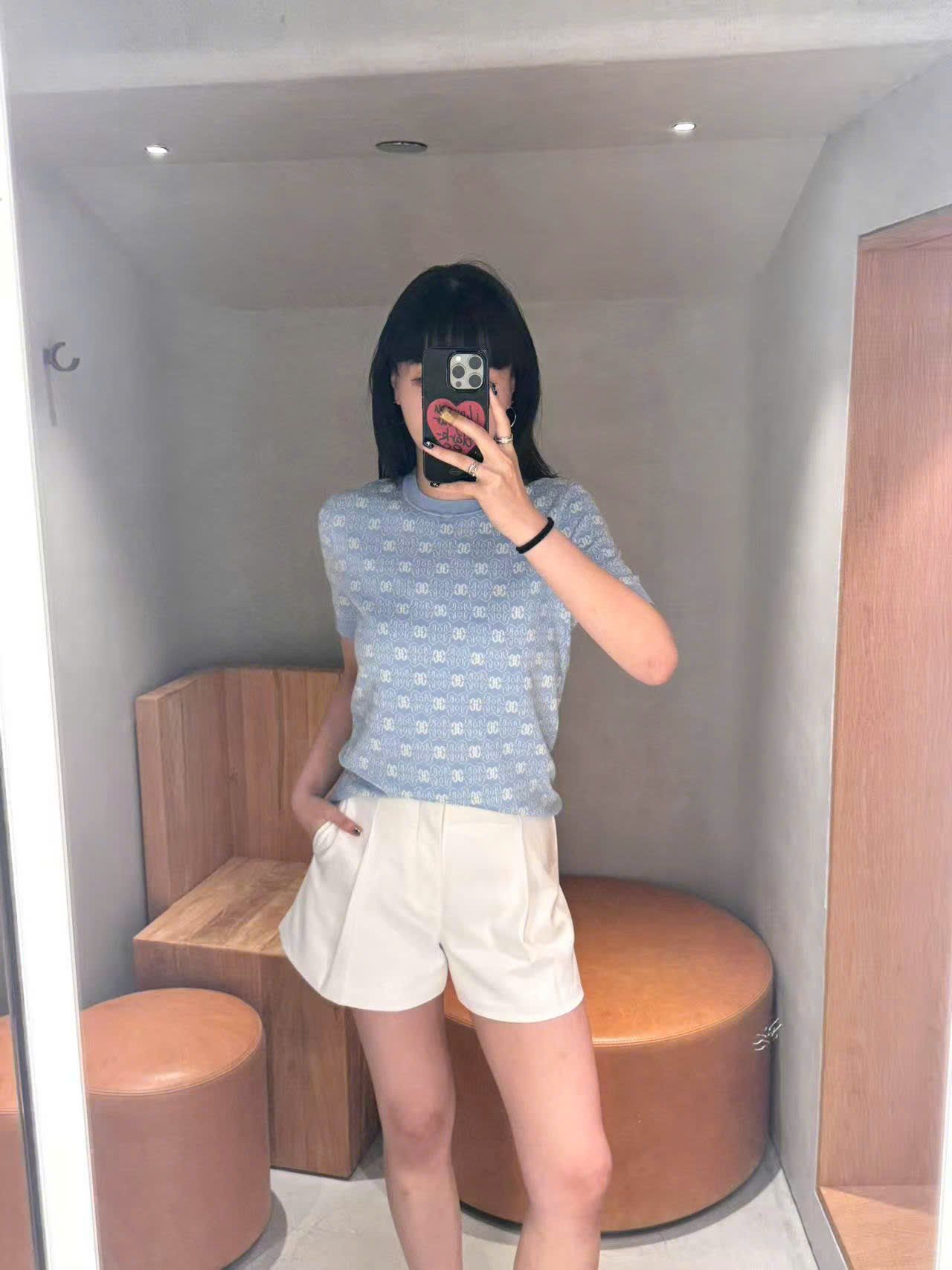  2.Áo xanh biển , full logo bo gấu 