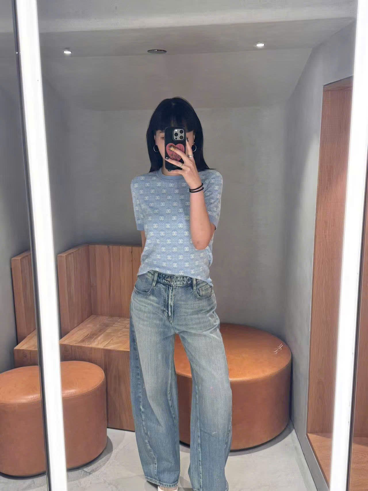  2.Áo xanh biển , full logo bo gấu 