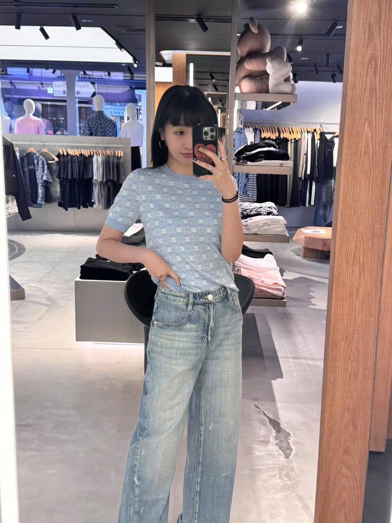  2.Áo xanh biển , full logo bo gấu 