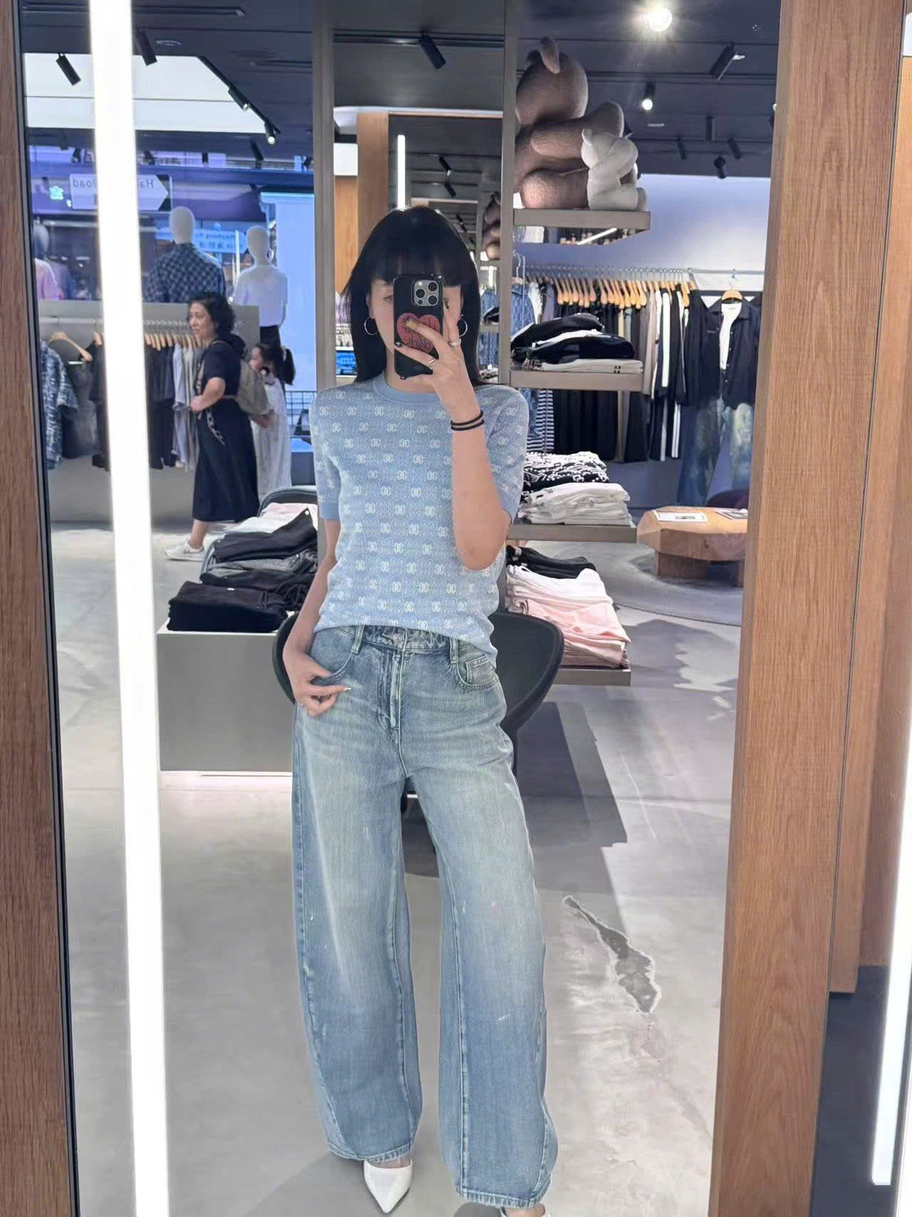  2.Áo xanh biển , full logo bo gấu 