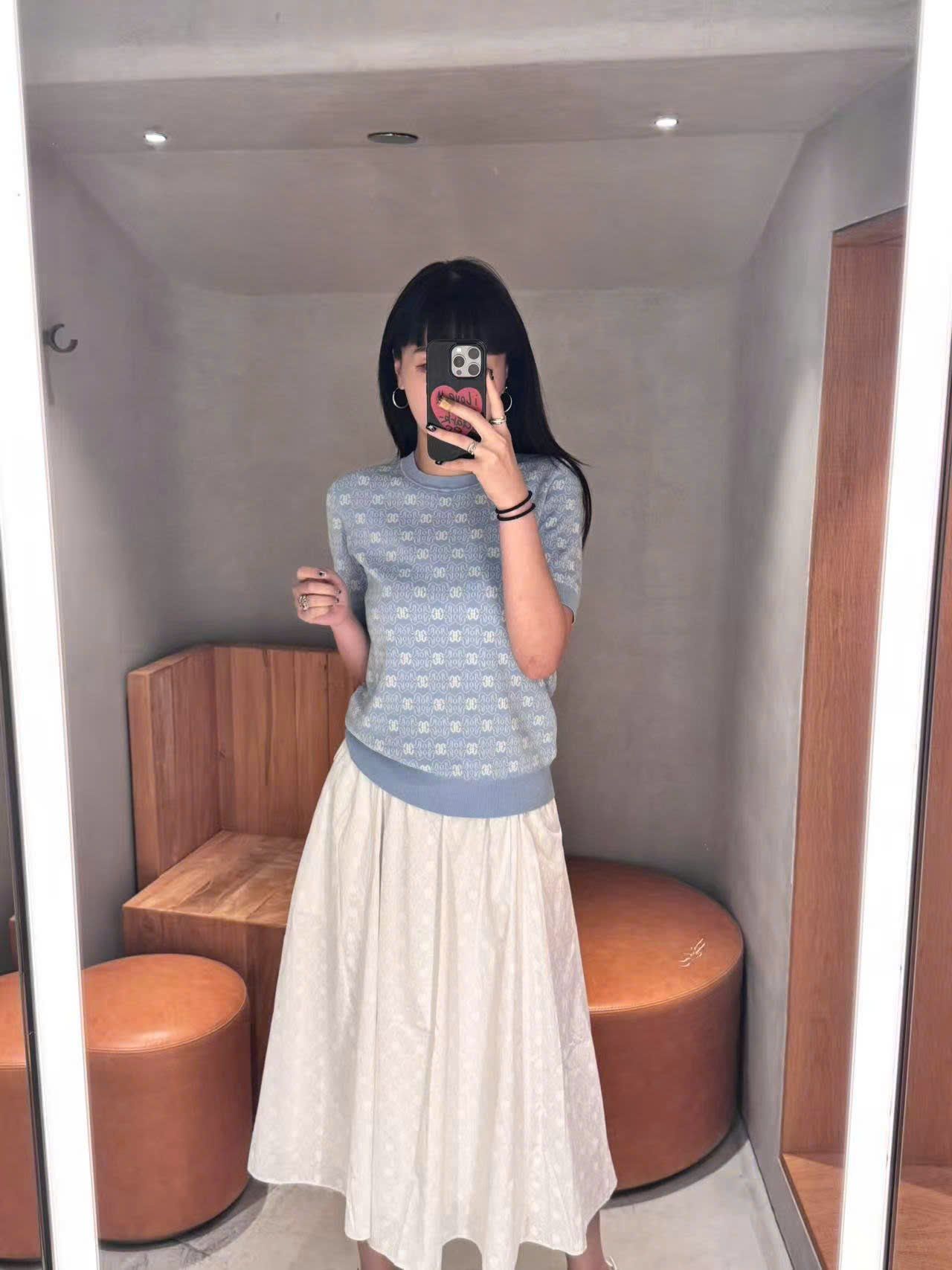  2.Áo xanh biển , full logo bo gấu 