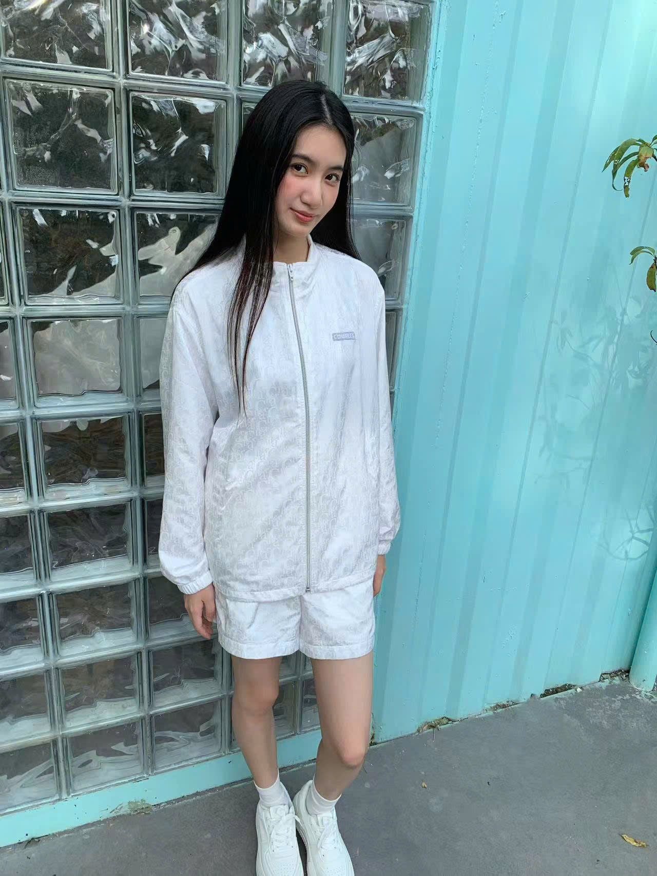  Áo khoác gió trắng Logo xám set 