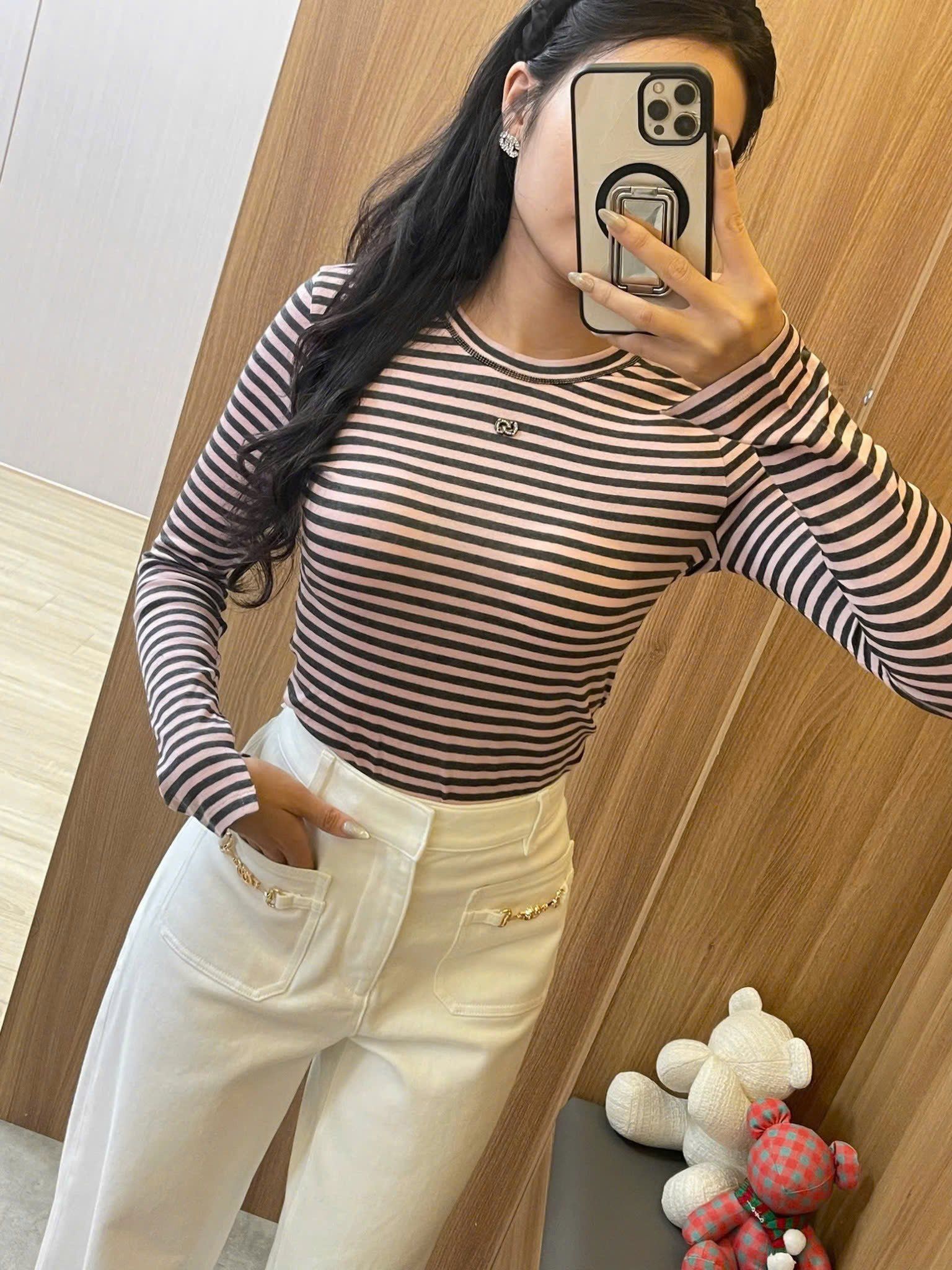  Áo thun kẻ đỏ trắng 