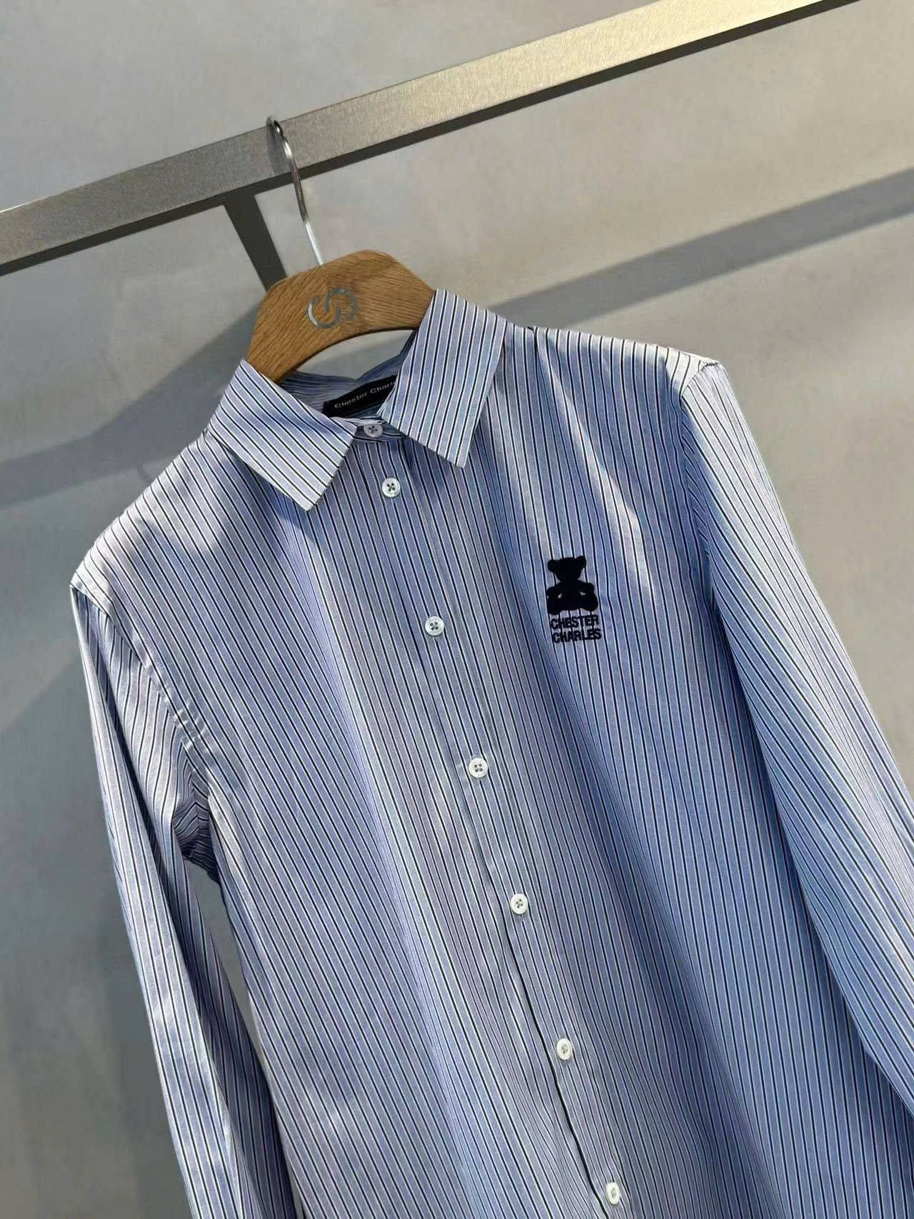  Sơ mi kẻ xanh gấu đen 