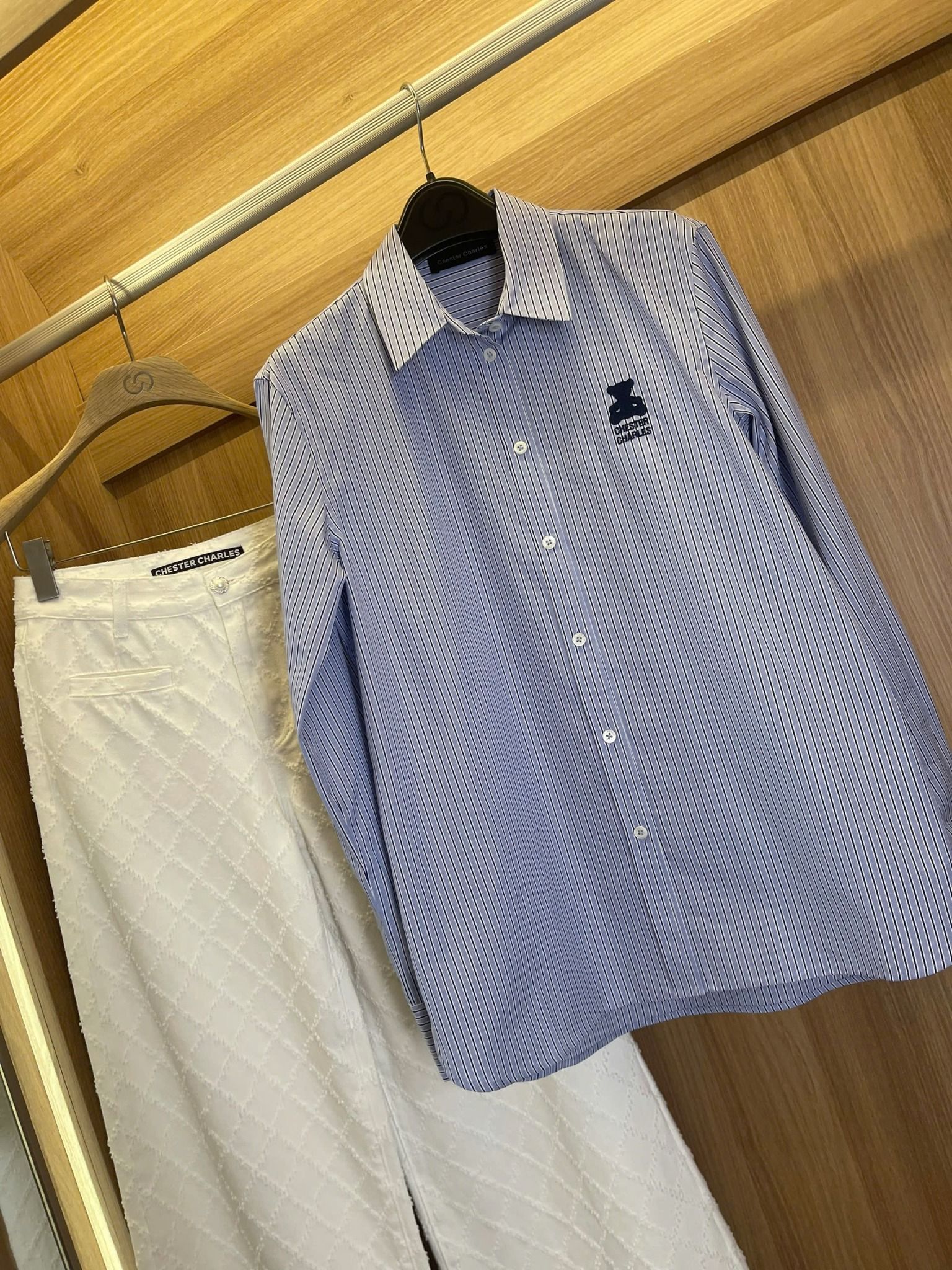  Sơ mi kẻ xanh gấu đen 